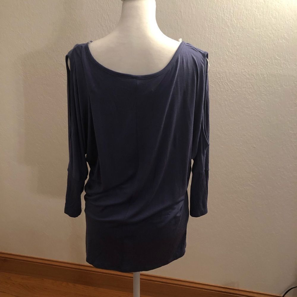 Active USA cold shoulder top - Picture 2 of 7